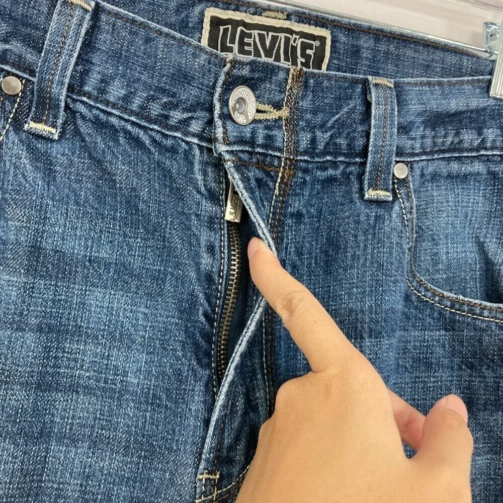 Vintage Levi's‎ Men's Blue Medium Wash Slim Straight Jeans size 36 x 34